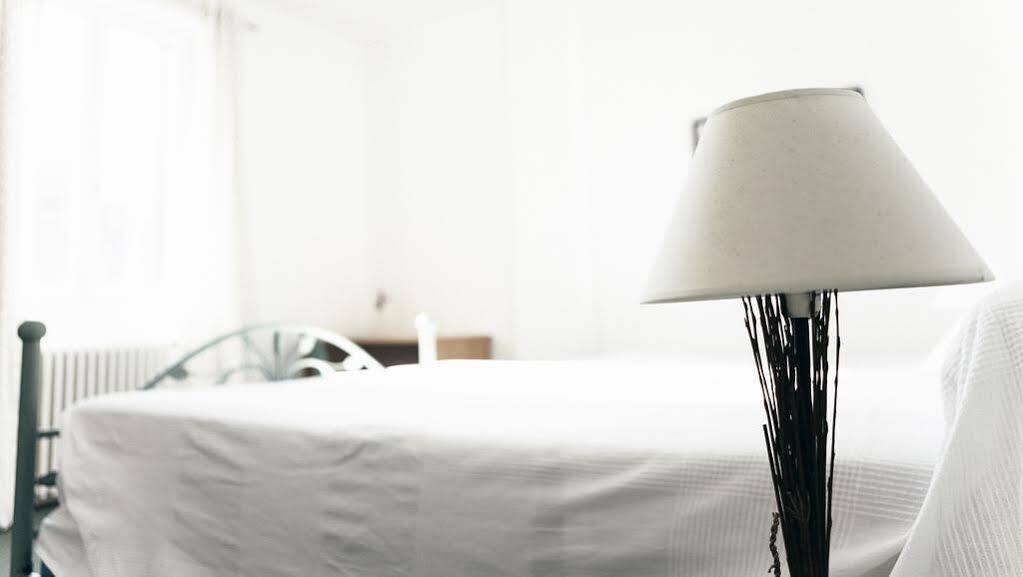 โฮเทล เรสเทรองต์ เลอ ลิยง ดอร์ Hotel เมกซีมิเยอซ์ ภายนอก รูปภาพ